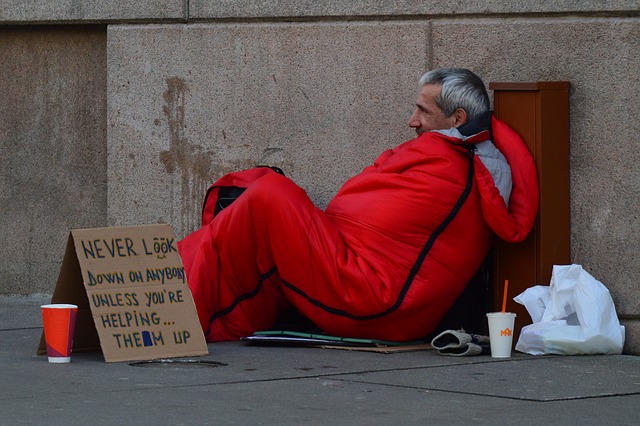 homeless-man-833017_640